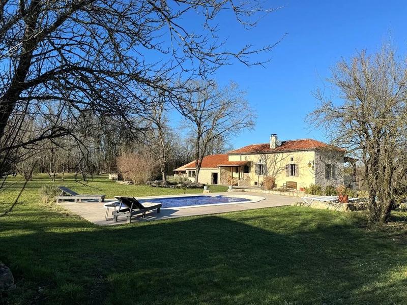 Propriété - 161 m² - 6 pièces