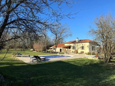 Propriété - 161 m² - 6 pièces