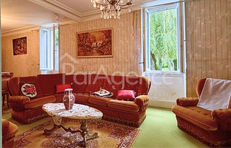 Maison - 253 m² - 14 pièces