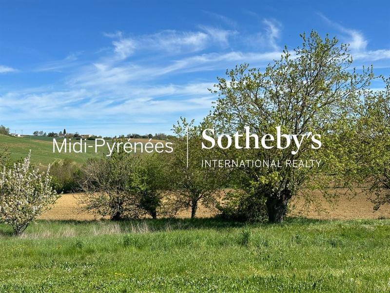 Propriété - 350 m² - 10 pièces