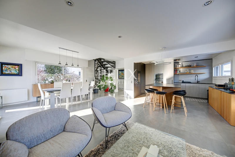 Maison - 236 m² - 9 pièces