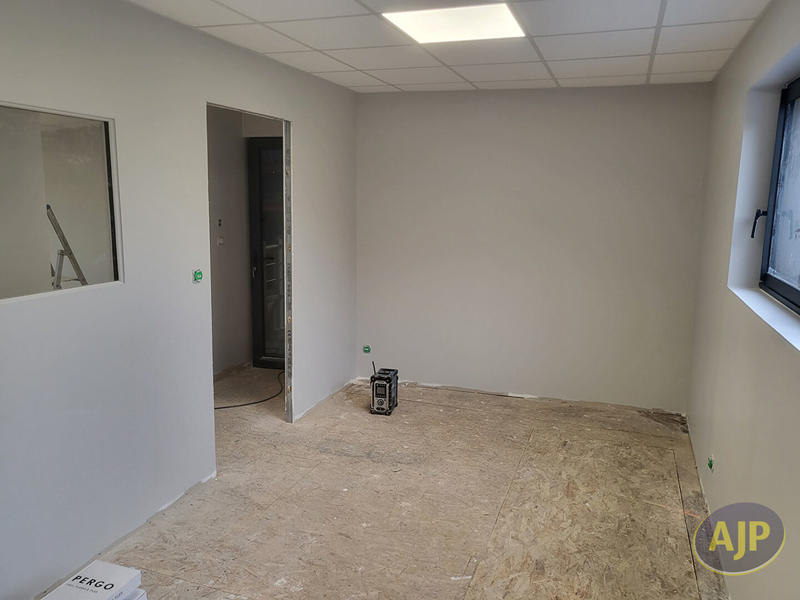 Local d'activité / Entrepôt - 200 m²