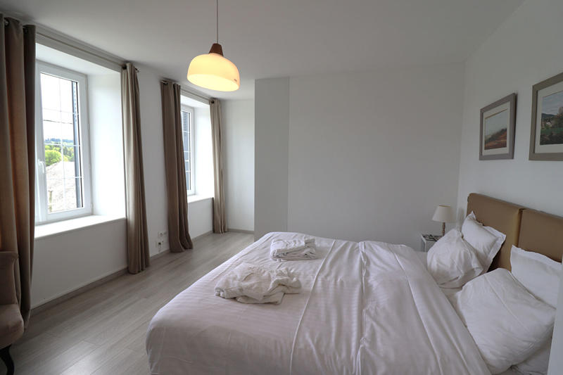 Maison - 227 m² - 9 pièces