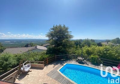 Maison - 180 m² - 8 pièces