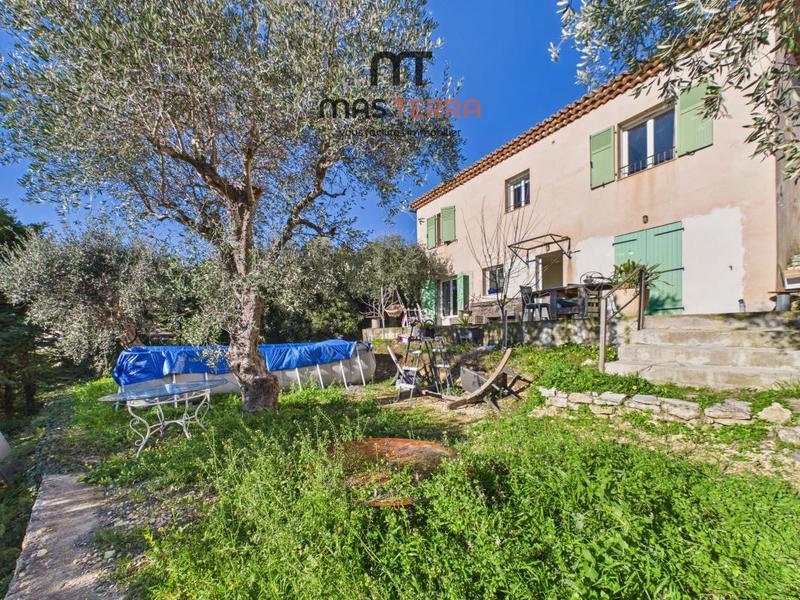 Villa - 223 m² - 9 pièces