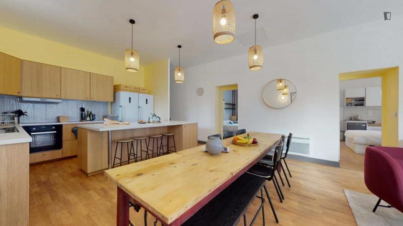 Chambre - 11 m² - 15 pièces