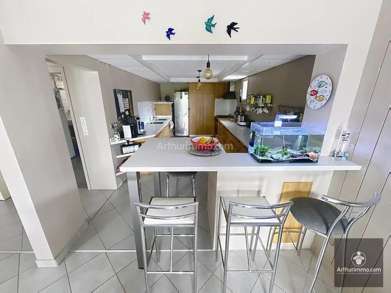 Maison - 303 m² - 10 pièces