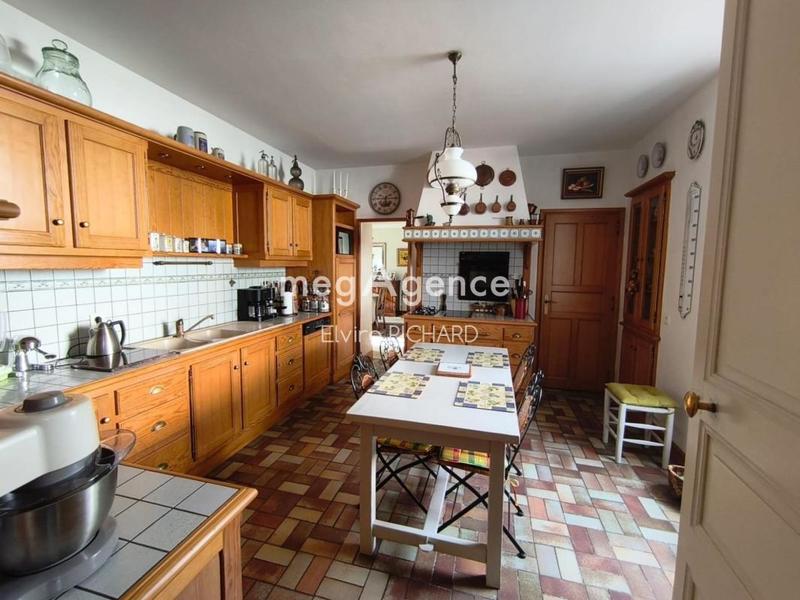 Maison - 206 m² - 7 pièces