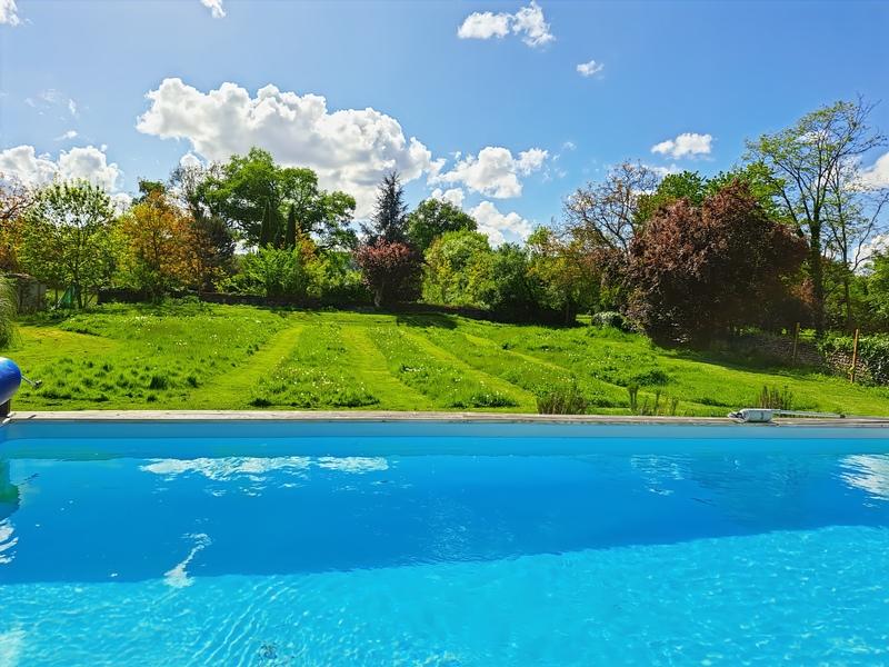 Maison - 387 m² - 8 pièces