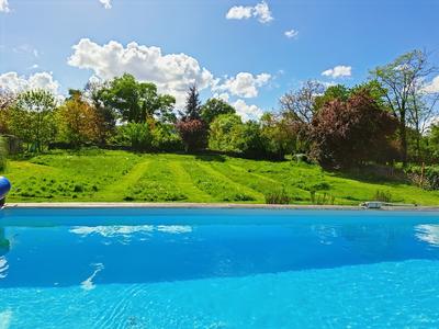 Maison - 387 m² - 8 pièces