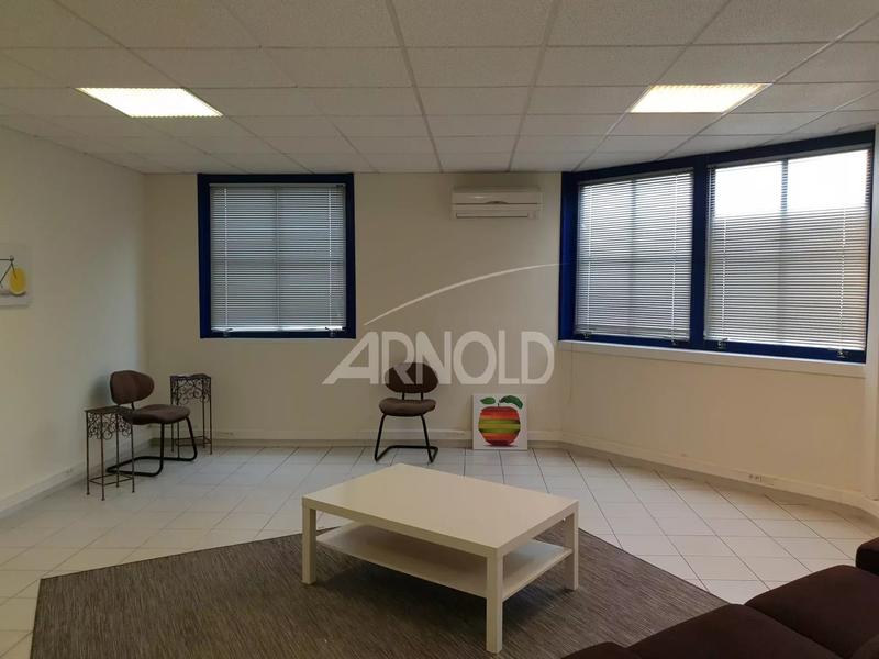 Immeuble - 1 240 m² - 90 pièces