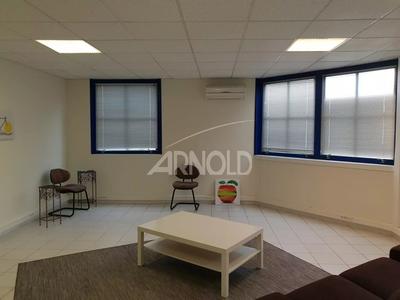 Immeuble - 1 240 m² - 90 pièces