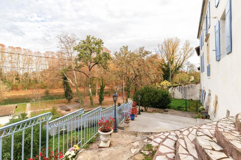 Demeure - 205 m² - 7 pièces