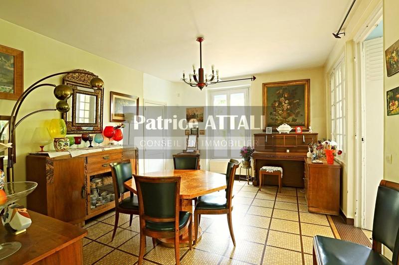 Maison - 420 m² - 12 pièces