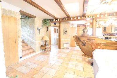 Maison - 251 m² - 6 pièces