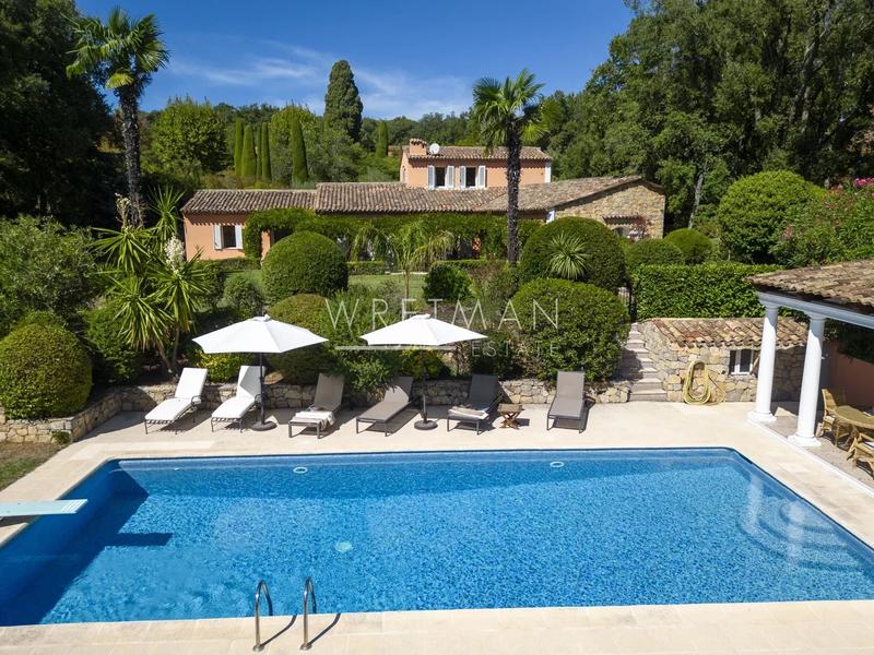 Maison - 237 m² - 8 pièces