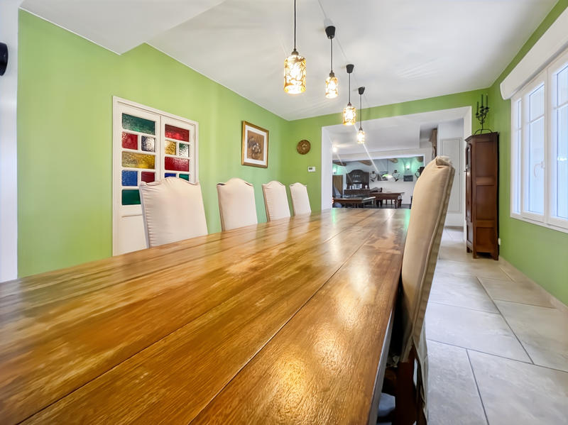 Propriété - 260 m² - 9 pièces
