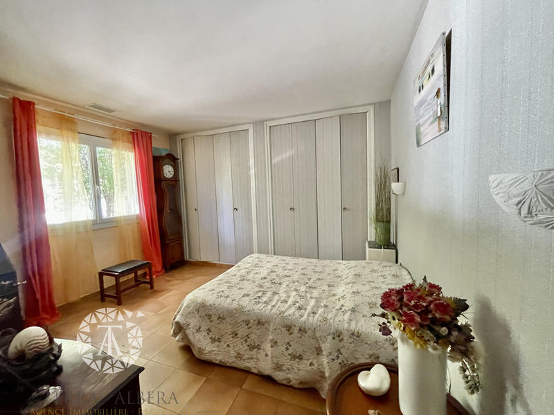 Villa - 285 m² - 10 pièces