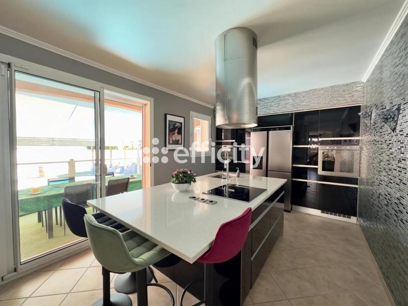 Maison - 278 m² - 9 pièces