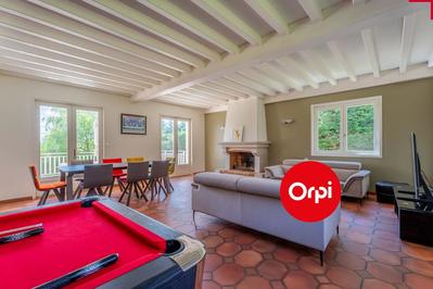 Maison - 250 m² - 6 pièces