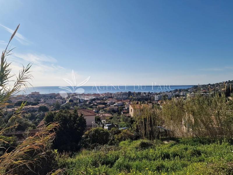 Terrain constructible - 1 393 m²