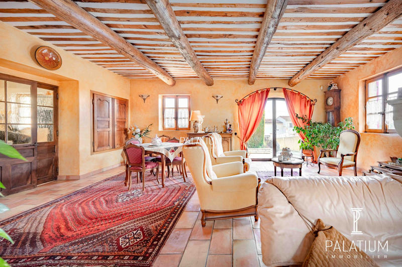 Villa - 203 m² - 6 pièces