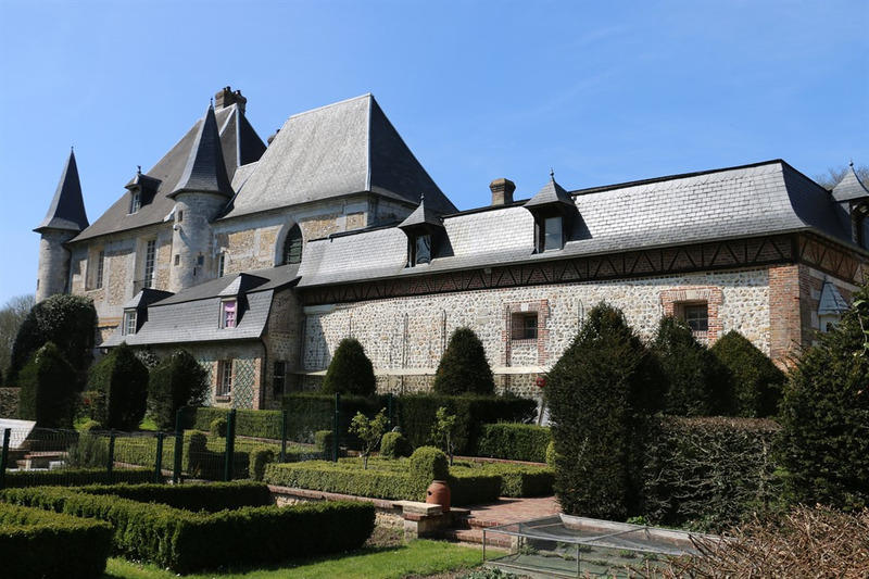 Château - 1 200 m² - 20 pièces