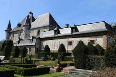 Château - 1 200 m² - 20 pièces