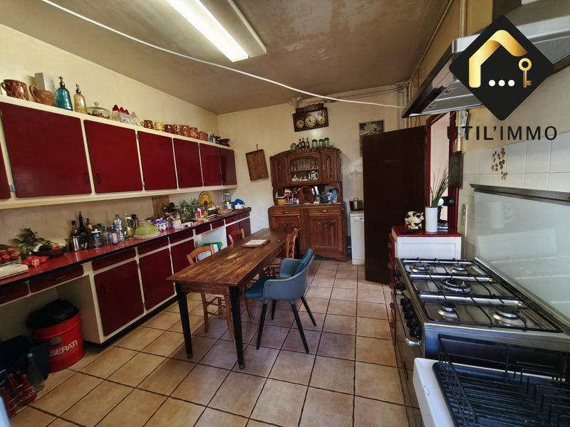 Maison - 1 062 m² - 13 pièces