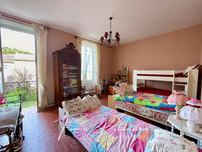 Maison - 357 m² - 13 pièces