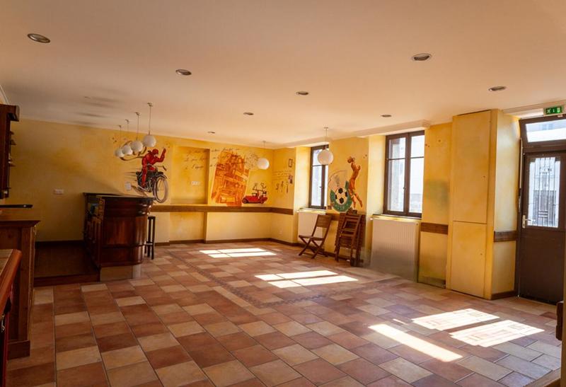 Maison - 270 m² - 8 pièces