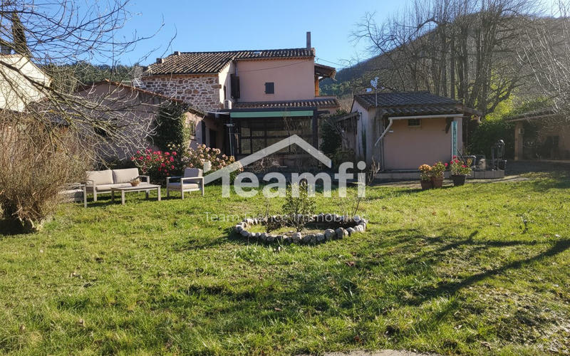 Maison traditionnelle - 139 m² - 6 pièces