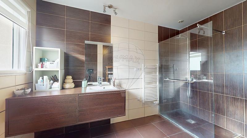 Maison - 282 m² - 8 pièces