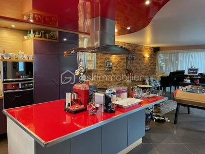 Maison - 290 m² - 9 pièces