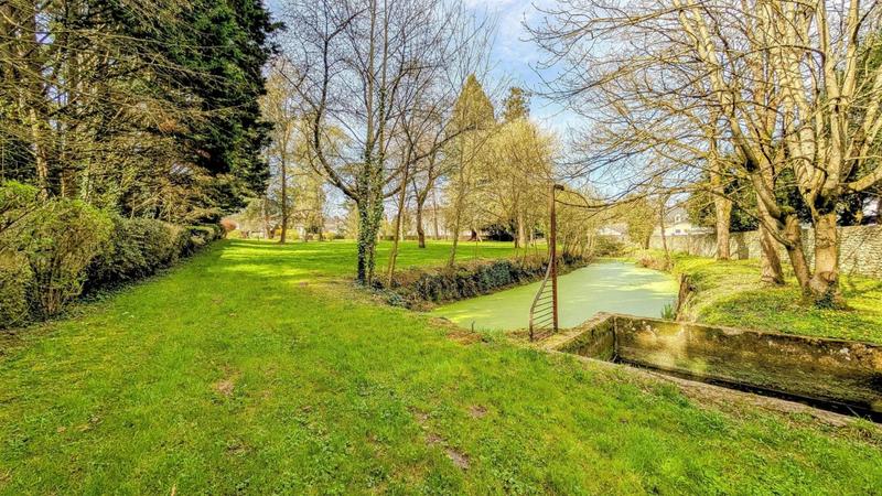 Demeure - 303 m² - 10 pièces