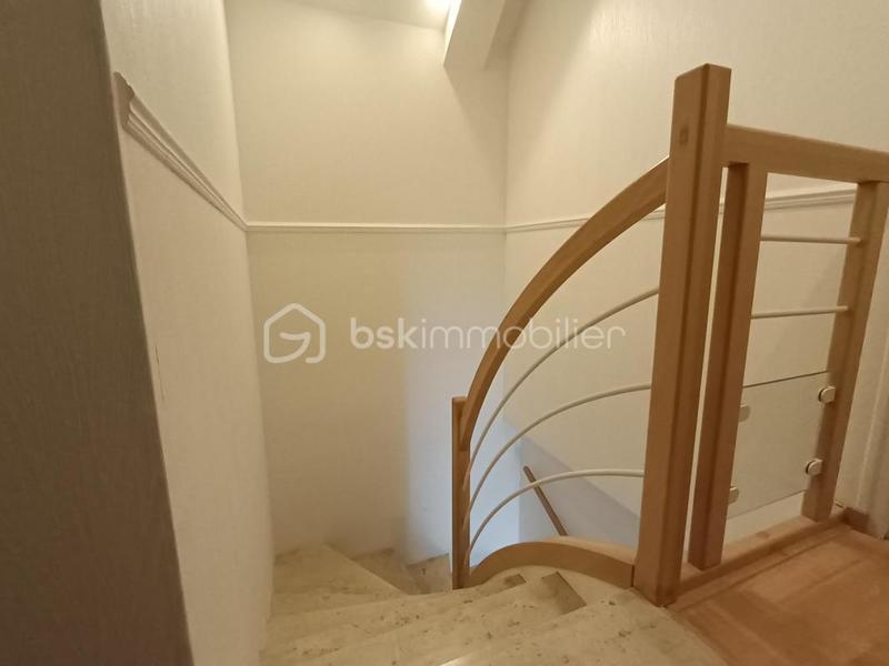 Maison traditionnelle - 145 m² - 9 pièces