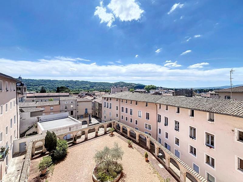 Appartement - 264 m² - 4 pièces