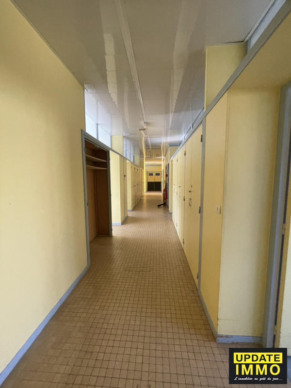 Entrepôt - 4 679 m²