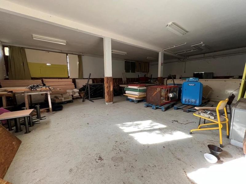 Maison - 1 238 m² - 20 pièces