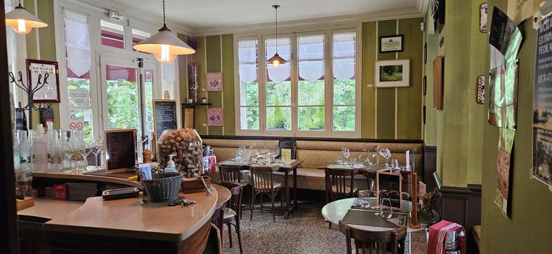 Local commercial - 126 m² - 1 pièce