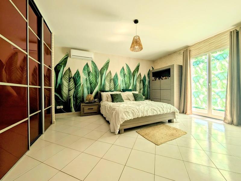 Maison - 355 m² - 8 pièces