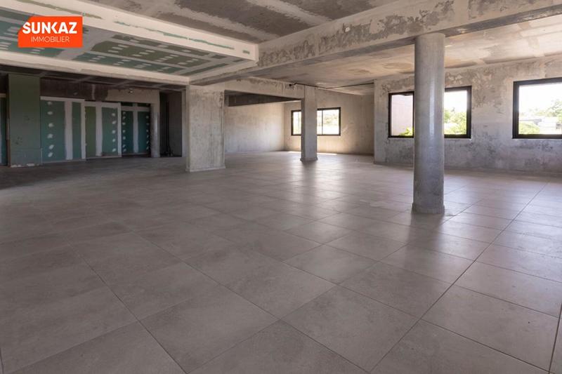 Local commercial - 213 m² - 1 pièce