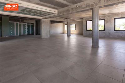 Local commercial - 213 m² - 1 pièce