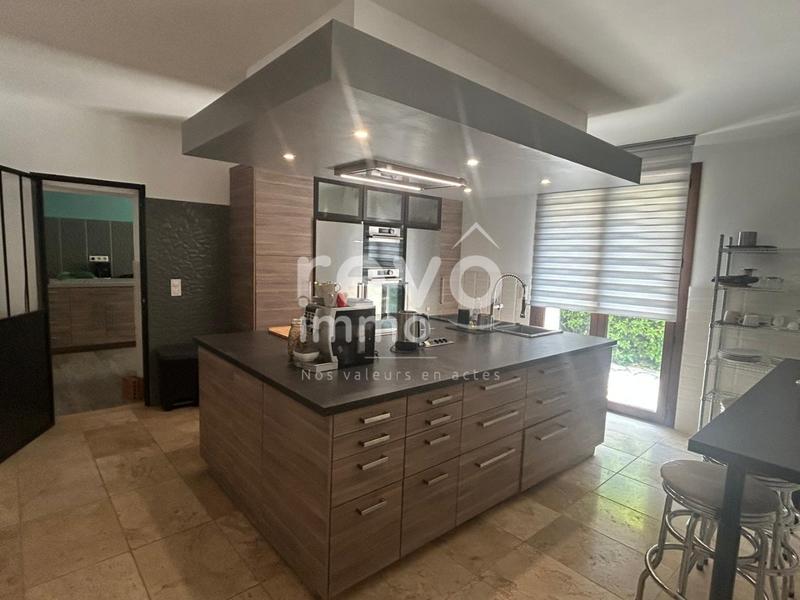 Maison - 380 m² - 14 pièces