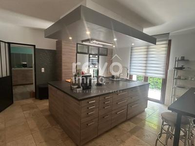 Maison - 380 m² - 14 pièces