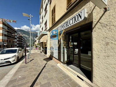 Local commercial - 111 m²