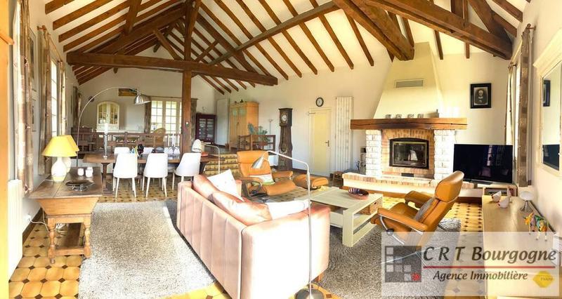 Maison - 240 m² - 8 pièces