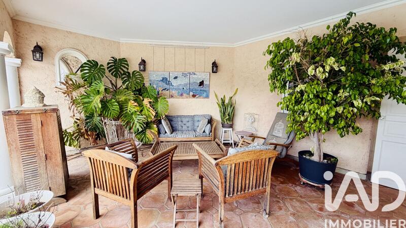 Maison - 231 m² - 7 pièces