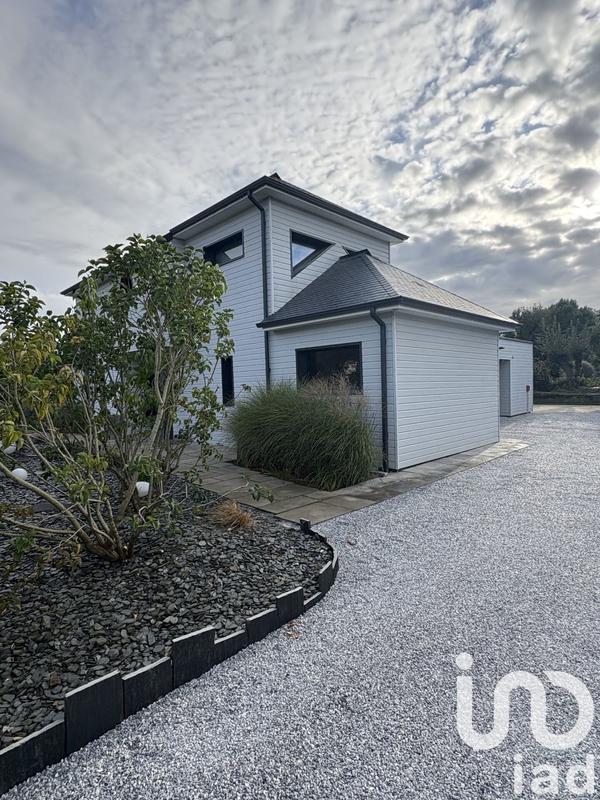 Maison - 232 m² - 7 pièces