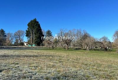 Terrain constructible - 2 000 m²